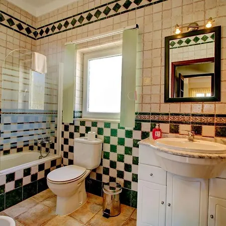 Fazenda - Country House Farm House In Portimao With 4 Bedrooms Sleeps 10 Ac